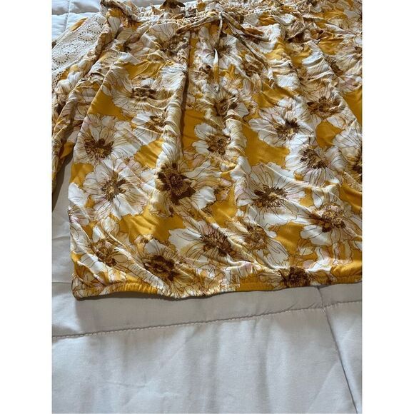 Maurice’s 0X off the shoulder top - Picture 3 of 8